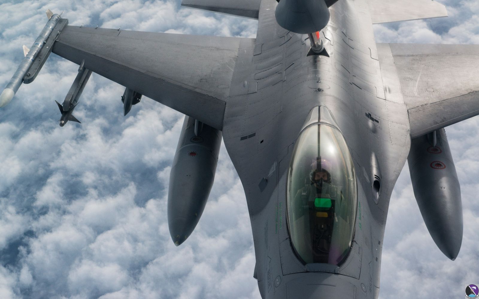 F-16 pilots, KC-135 crews team for mid-air refueling training