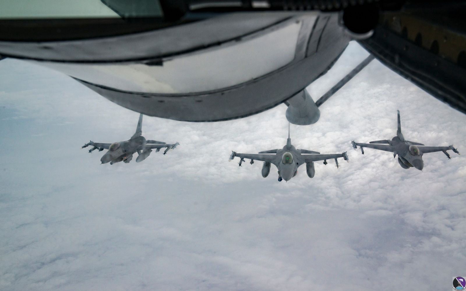 F-16 pilots, KC-135 crews team for mid-air refueling training