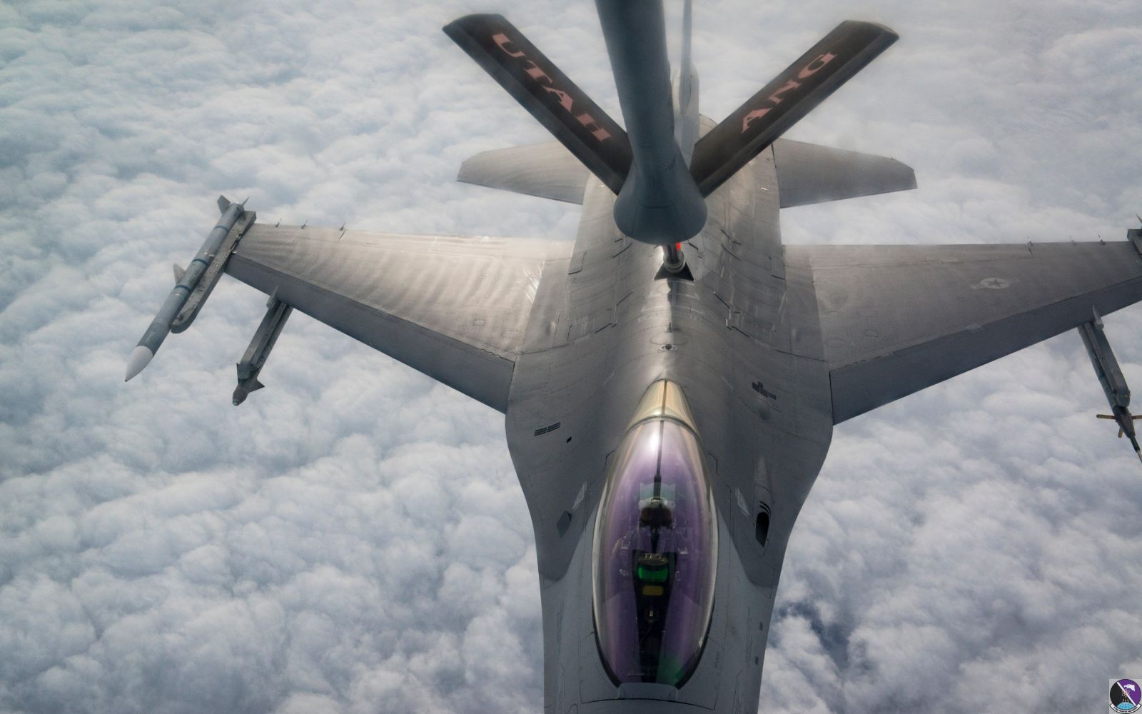 F-16 pilots, KC-135 crews team for mid-air refueling training